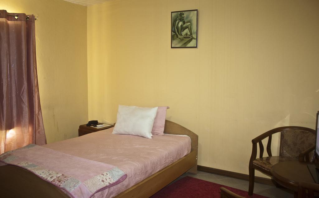 Quest Lodge Accra Exterior photo