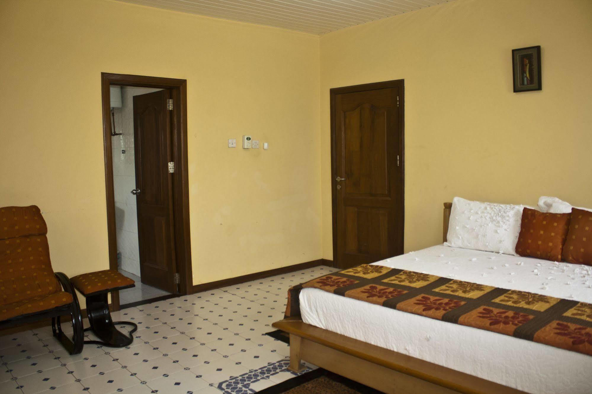 Quest Lodge Accra Exterior photo