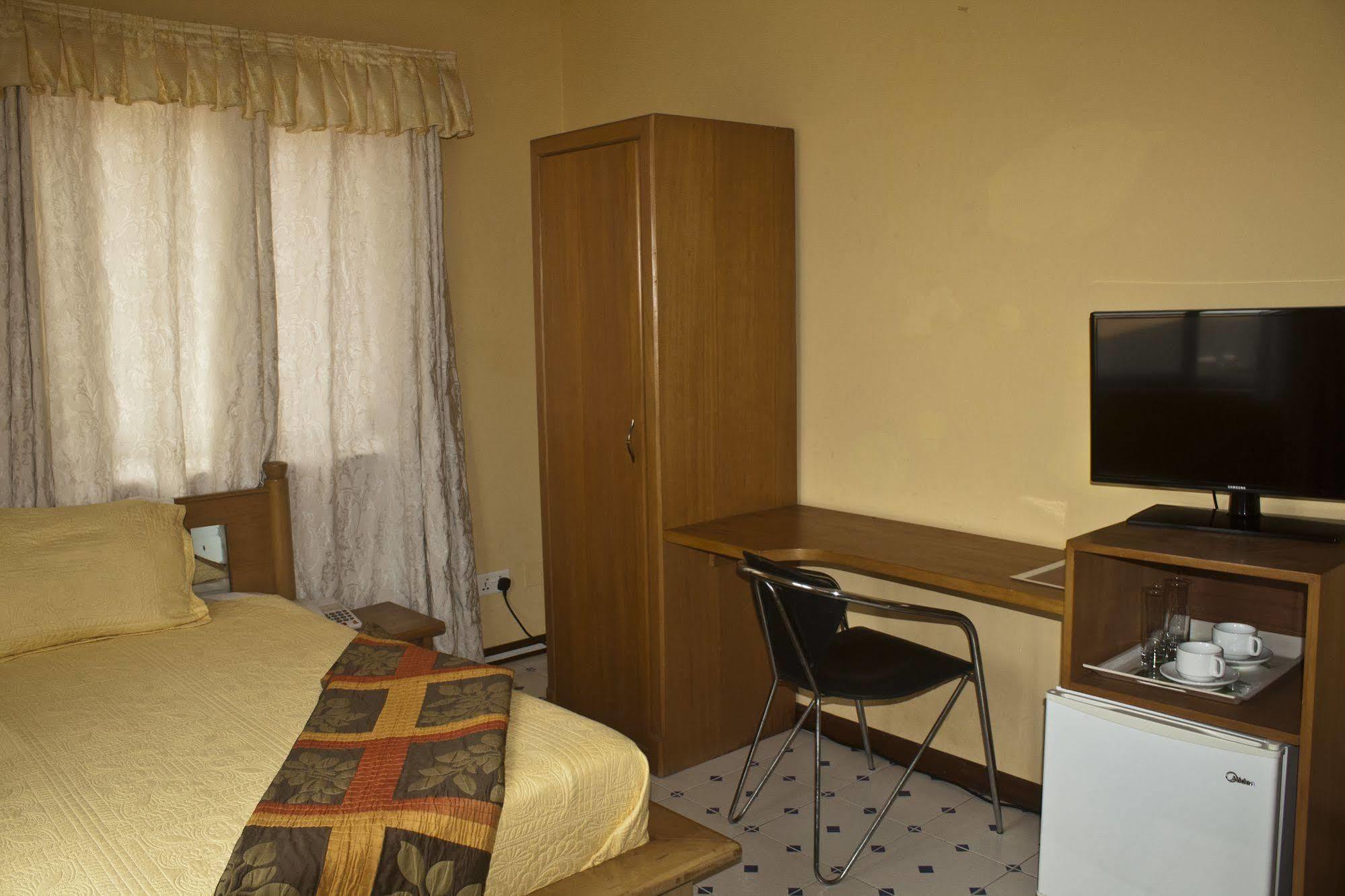 Quest Lodge Accra Exterior photo